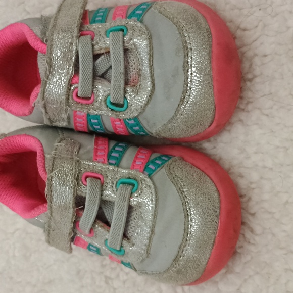 10 For $10 Sneakers Size 4 - Picture 2 of 4